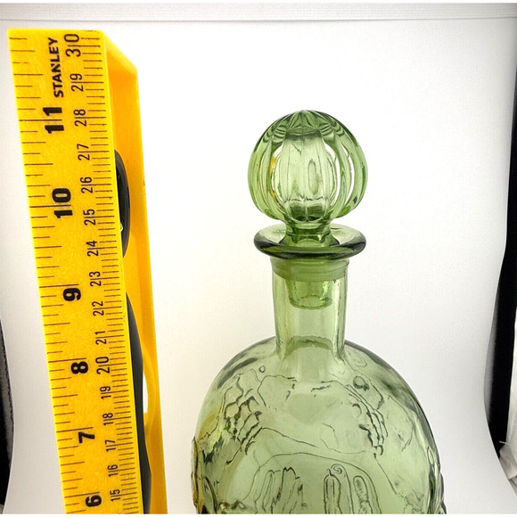 VTG MCM Green Glass Wine Decanter Embossed Grapes Vines Leaves and Stopper - Picture 6 of 8
